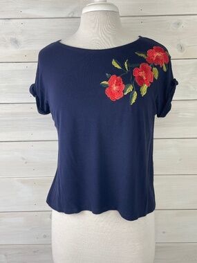 W5 Short Sleeve Blue T-Shirt Embroidered Red Flowers
